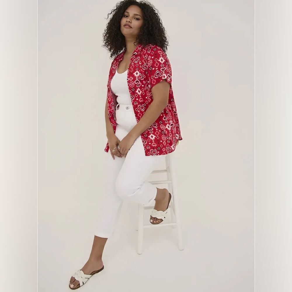 Torrid Red Paisley heart w/Pocket button down blouse sz 2X